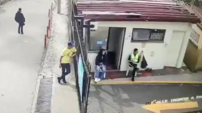 Joven que mató a trabajadores de serie de TV con problemas mentales