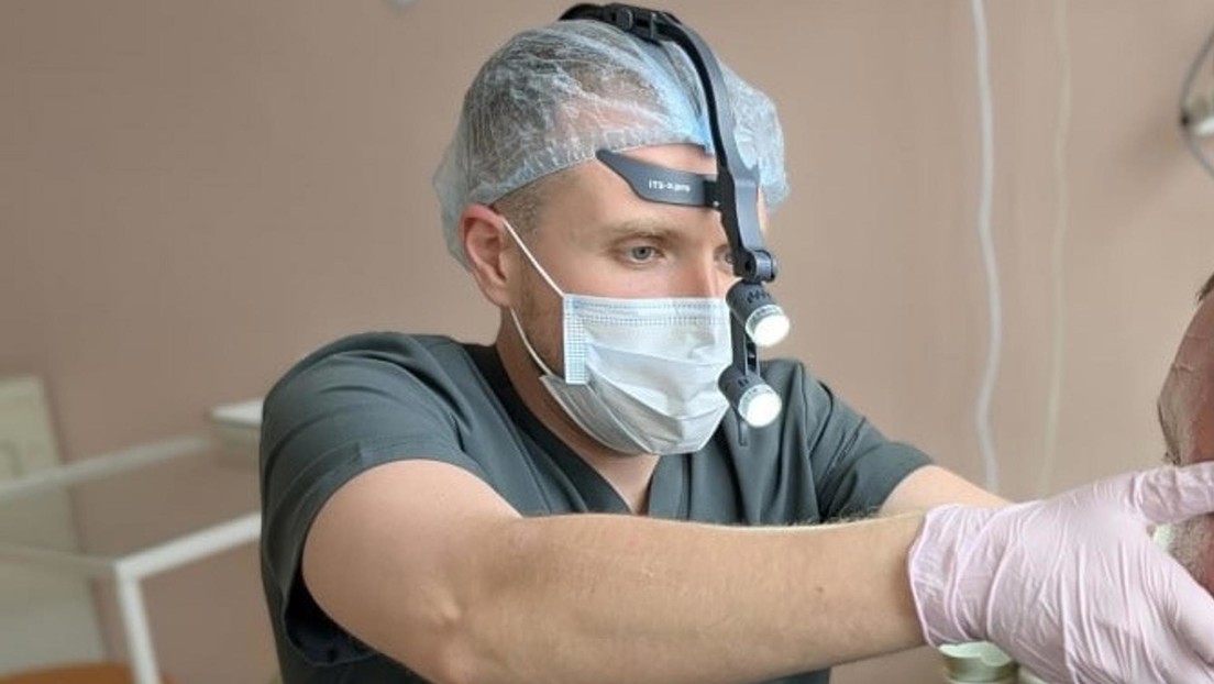 Joven sufre graves lesiones al contener un estornudo