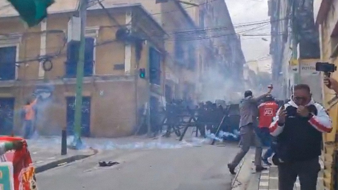 Marcha de maestros en Bolivia es frenada por la Policía