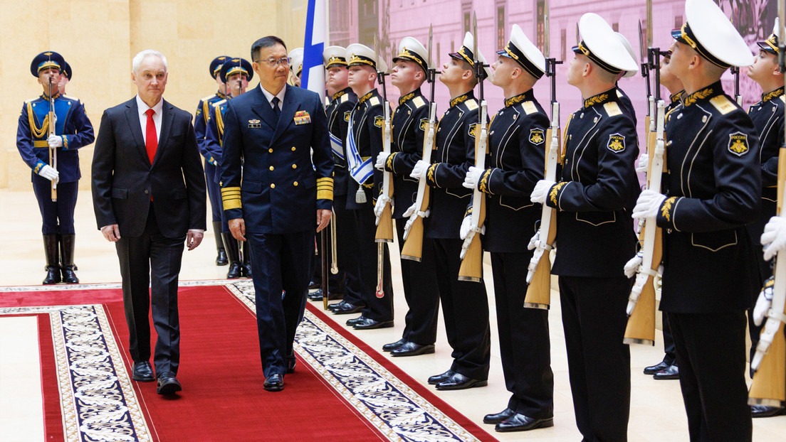 Ministros de Defensa ruso y chino mantienen conversaciones