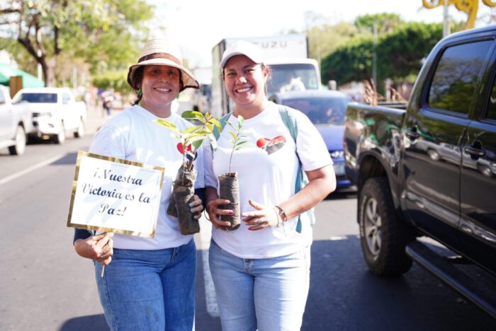 Nicaragua celebra el Día de la Madre Tierra con entrega de 6,000 plantas