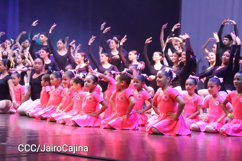 Niños artistas participan en espectáculo de danza