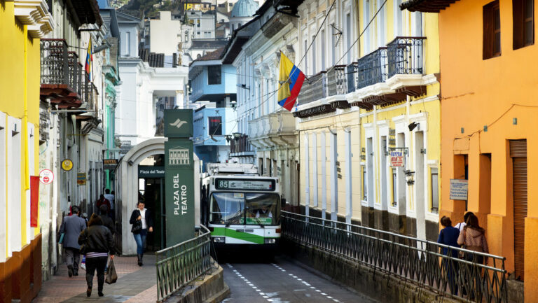 Noboa anuncia toque que queda en varias provincias de Ecuador
