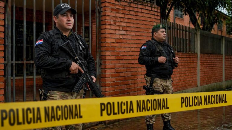 Ola de amenazas de tiroteo en las escuelas de Paraguay
