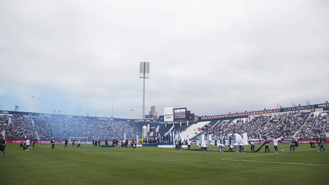 Colapsa pared de un estadio en Perú y deja 60 heridos