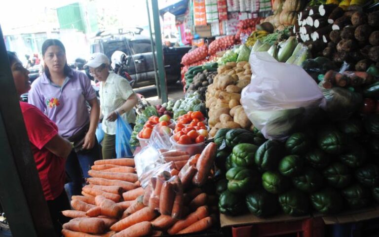 Productos alimenticios mantienen estables sus precios
