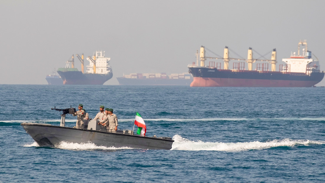 Reportan primer pago para transitar por el estrecho de Ormuz