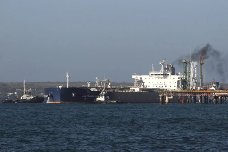 Rusia evaluaría nuevo suministro de petróleo a Cuba