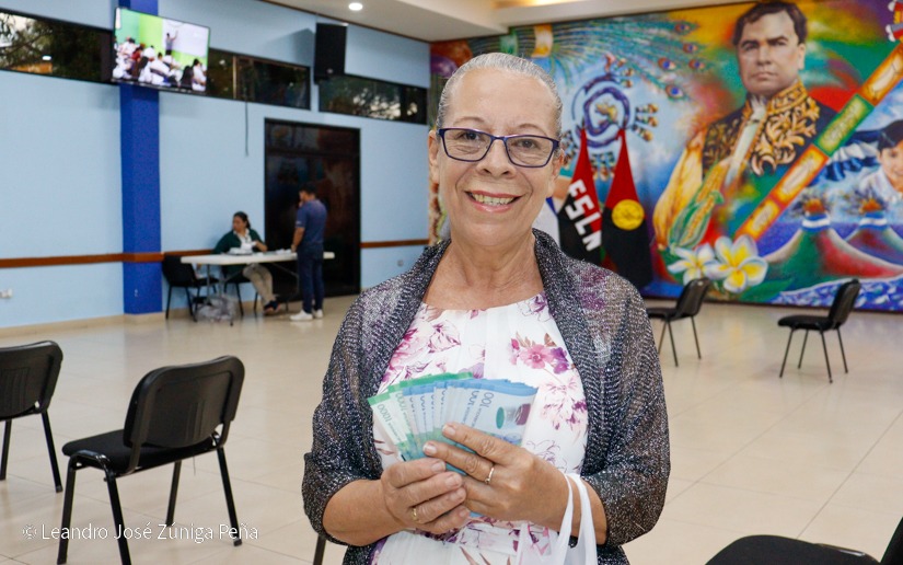 Servidores públicos reciben su pago de mayo