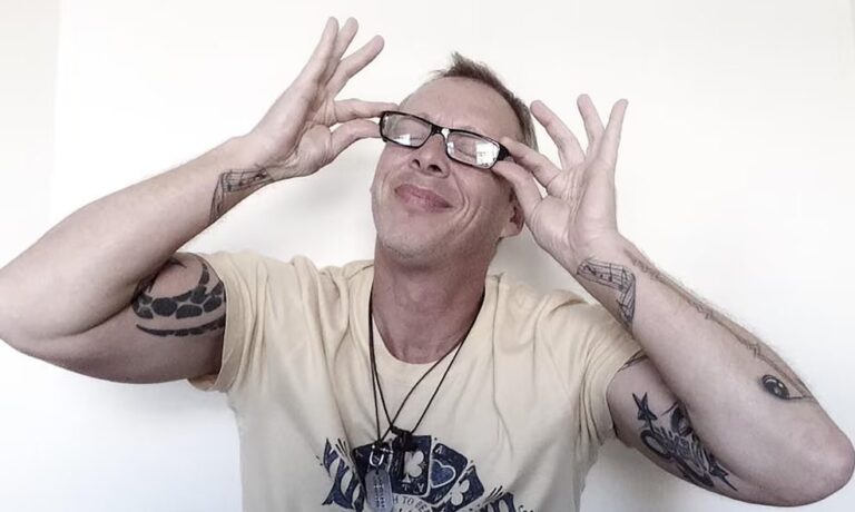 Un golpe en la cabeza lo convirtió en un excelente pianista