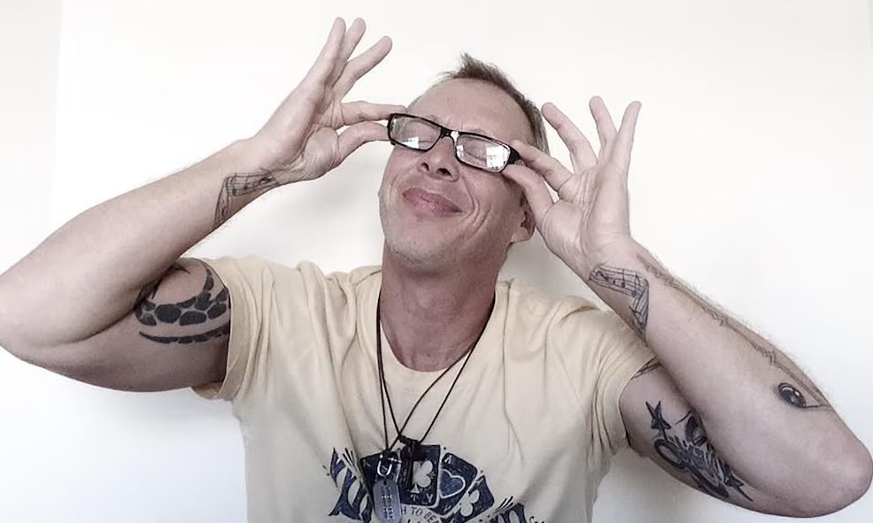 Un golpe en la cabeza lo convirtió en un excelente pianista