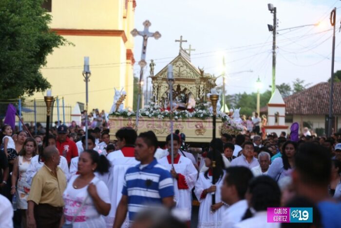 Viernes Santo: recuerdo de la infancia, Santo Entierro y olor a los estrenos