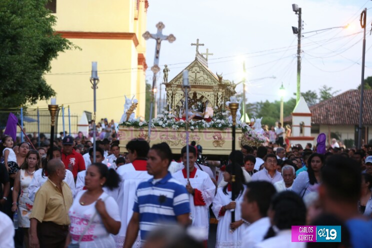 Viernes Santo: recuerdo de la infancia, Santo Entierro y olor a los estrenos