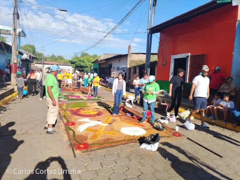 Alfombras Pasionarias atrae a centenares de turistas