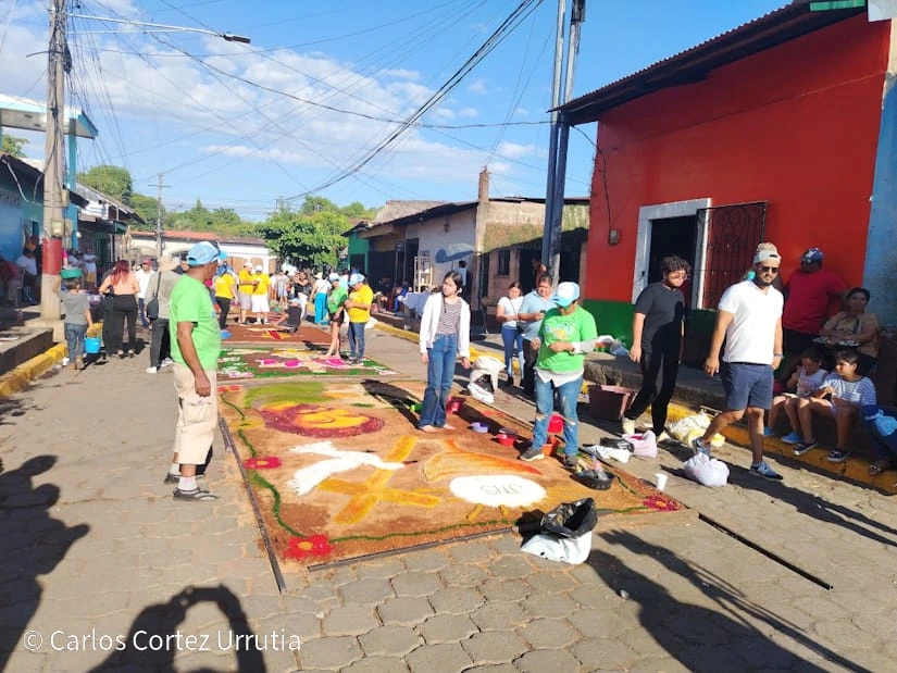 Alfombras Pasionarias atrae a centenares de turistas