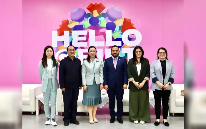 Con Instituto de Tecnología de la Moda en China