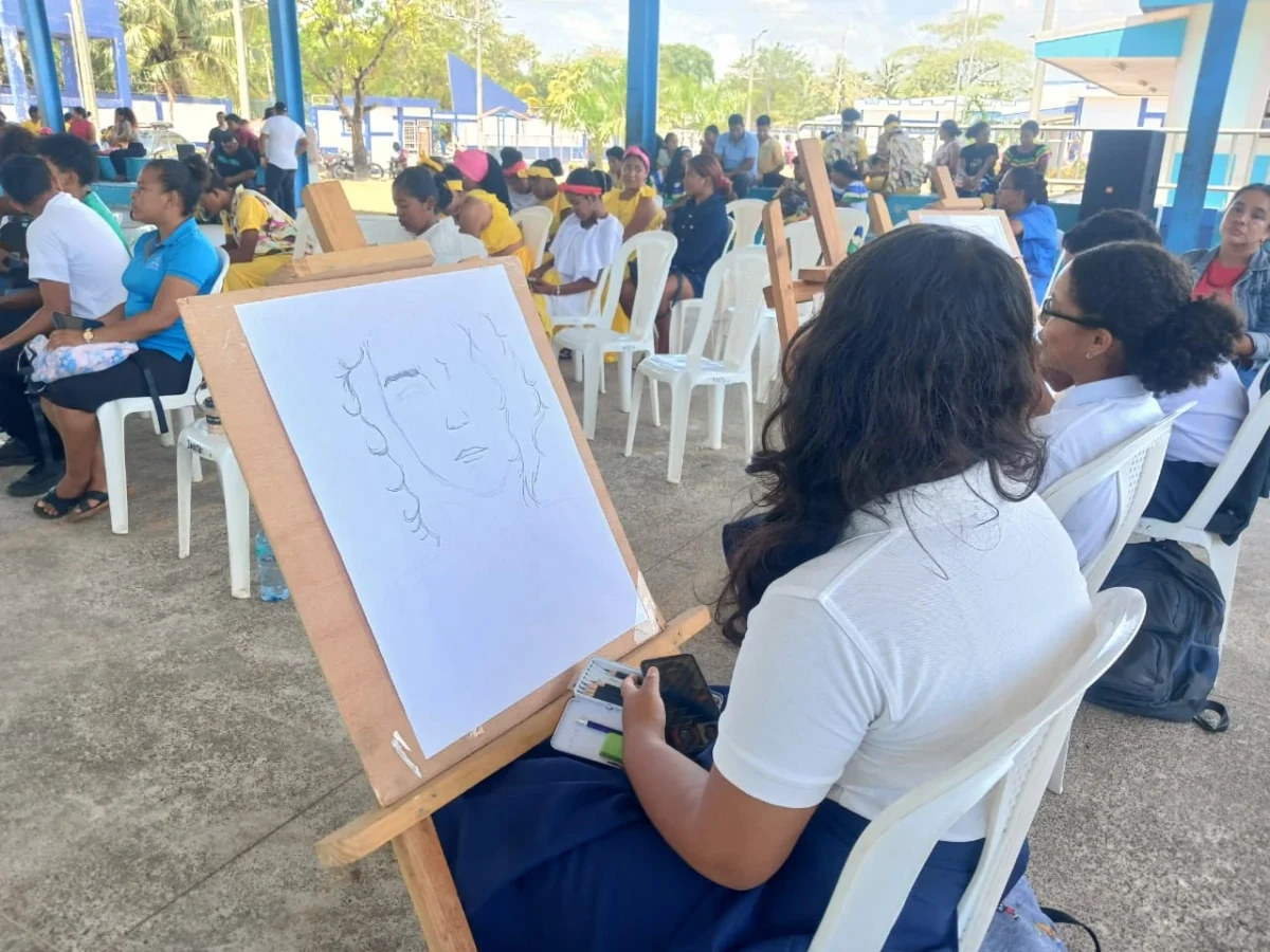 Estudiantes de Bilwi fortalecen identidad con exposiciones plásticas
