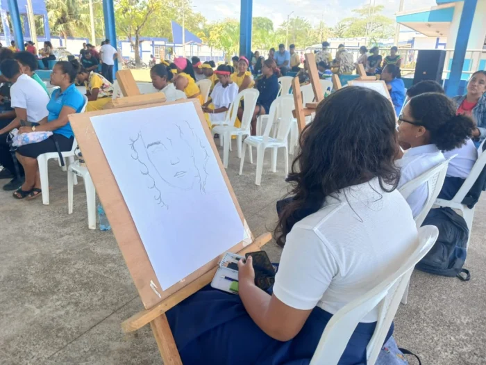 Estudiantes de Bilwi fortalecen identidad con exposiciones plásticas