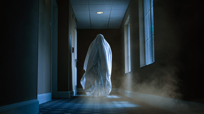 Asustaba a su vecino con sonidos fantasmales