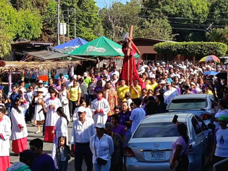 Realizan Viacrucis de Viernes Santo en Popoyuapa