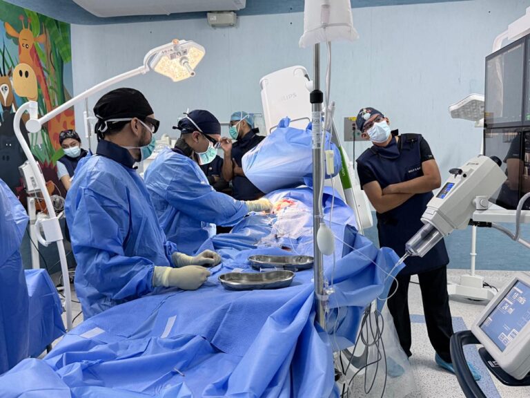 20 niños cambian sus vidas con cateterismo cardíaco