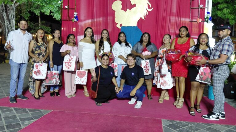 A vísperas del Día de las Madres, Granada rinde honores