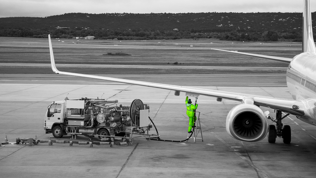 Aerolíneas toman medidas ante encarecimiento del combustible