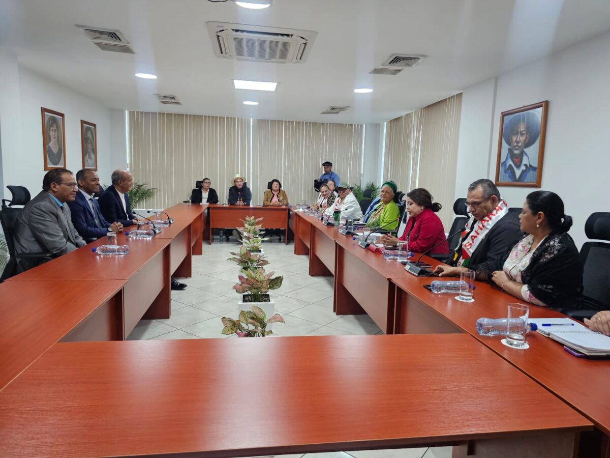 Asamblea recibe a delegación del Frente Polisario