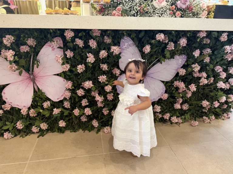 El día de ayer Domingo 10 de Mayo recibió el Sagrado Bautismo Yamila Luciana Alí Daana Ortega, hija de Alí y Luciana, nieta de Daniel y Rosario, y prima de tant@s muchachos y muchachas que Dios ha tenido la Bondad de enviar a nuestra Familia.
