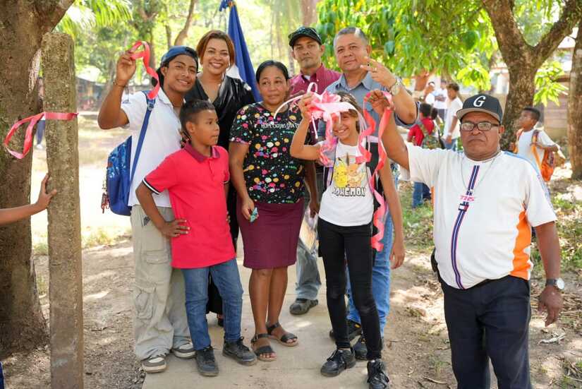 Familias de Puerto Cabezas estrenan andenes peatonales