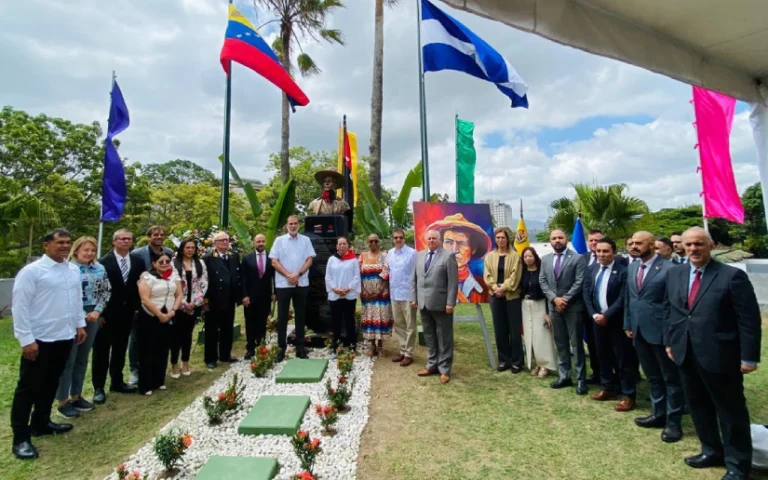Caracas rinde homenaje a Sandino en el 131 aniversario de su natalicio
