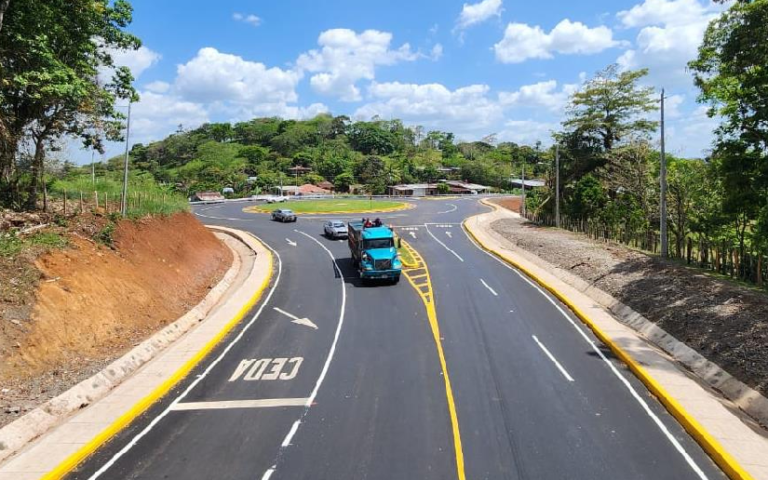 Entregamos nueva carretera de 64 kilómetros en Paiwas, Costa Caribe Sur