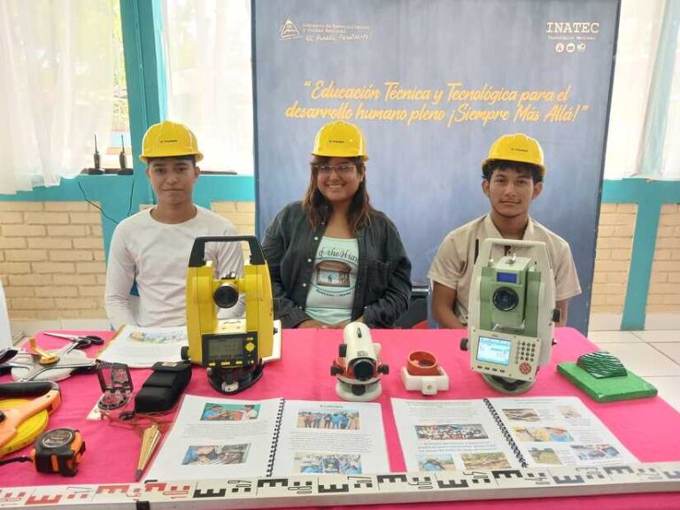 Centro Tecnológico Simón Bolívar celebra 41 años formando profesionales