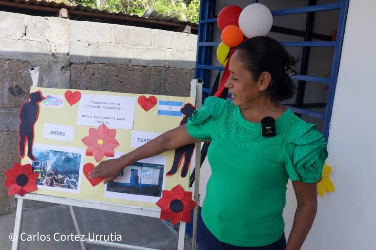 Después de perderlo todo, el Gobierno les entrega su casa digna