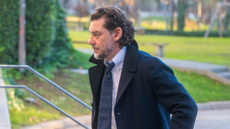 Los Mossos d'Esquadra, la Policía regional catalana, detuvo a Jonathan Andic presunto responsable de la muerte de su padre, Isak Andic, dueño de la multinacional textil Mango y el hombre más rico de Cataluña, España.