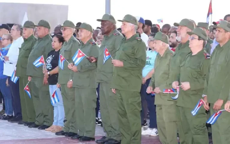 Díaz-Canel encabeza movilización en defensa de líder de la Revolución