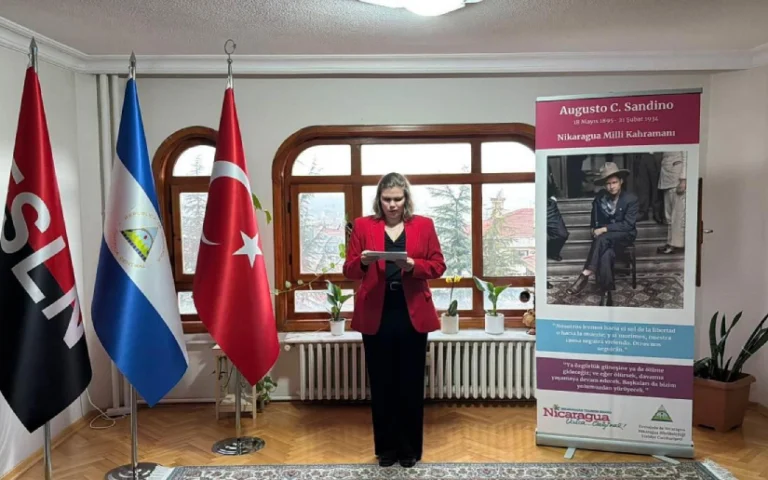 Embajada de Nicaragua en Ankara rinde homenaje a Sandino