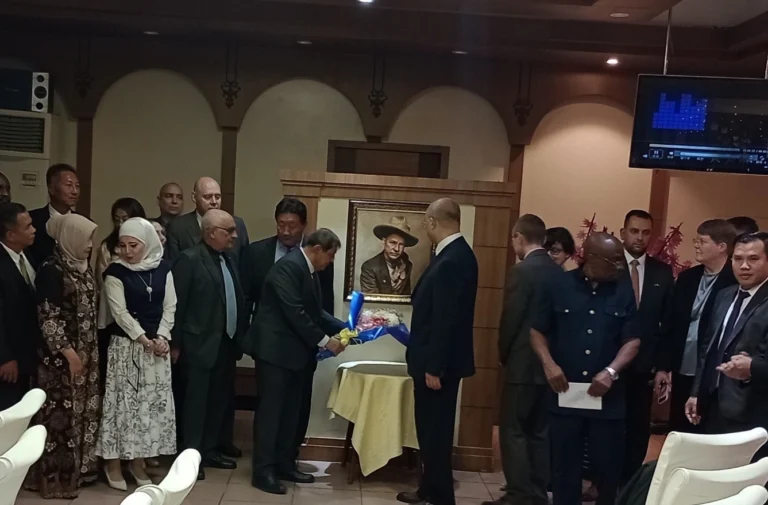 Embajada de Nicaragua en Pyongyang conmemora el 131 aniversario del natalicio de Sandino