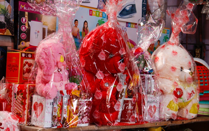 Emprendedores del barrio La Fuente ofrecen el regalo perfecto para mamá
