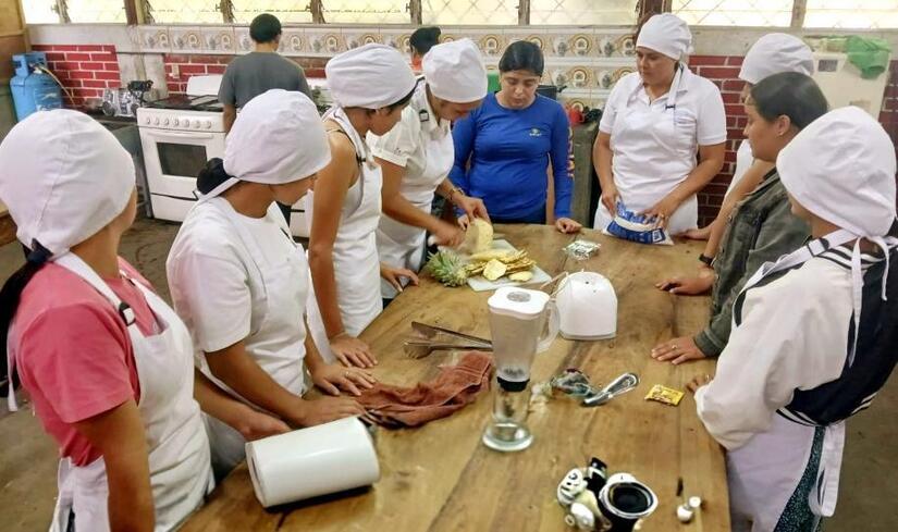 Emprendedores fortalecen capacidades con talleres “Transforma y Emprende”