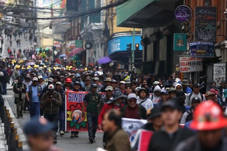 En Bolivia siguen las protestas que exigen la renuncia del presidente Rodrigo Paz