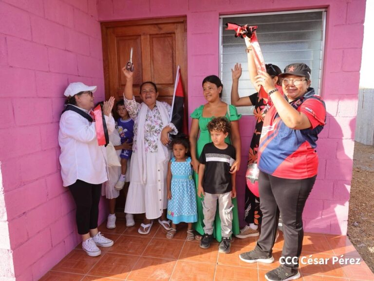 Entregan 12 viviendas en San Juan del Sur
