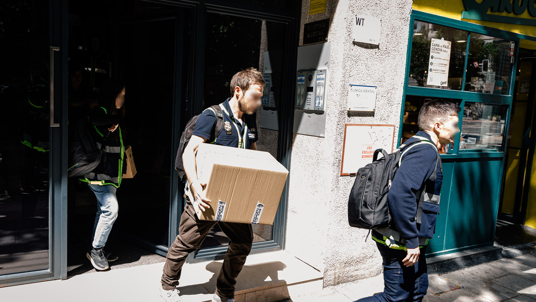 Policía de España accede a caja fuerte de Zapatero