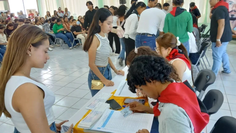 Estudiantes de Estelí reciben becas universitarias “Pueblo Presidente” 2