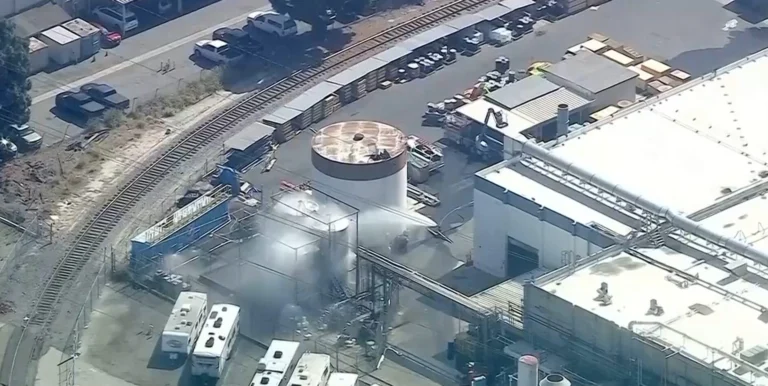 Evacúan a 50 Mil personas en California por emergencia química en tanque industrial