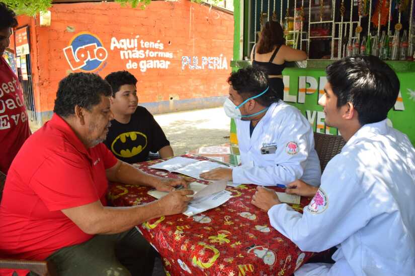 Familias de El Redendor reciben atención integral en Ortopedia