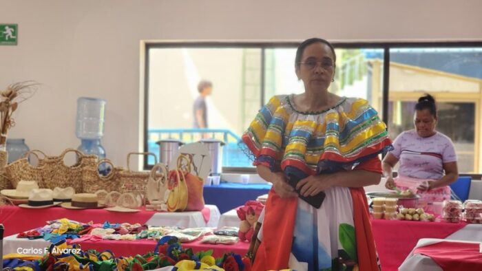 Madres emprendedoras participan en un Foro