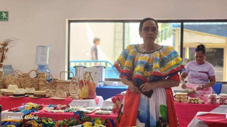 Madres emprendedoras participan en un Foro