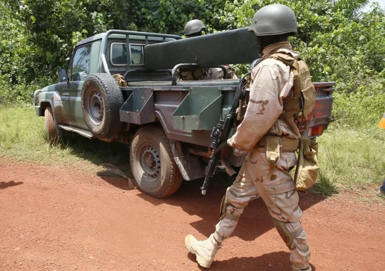 Secuestran a 30 estudiantes durante ataque en Nigeria