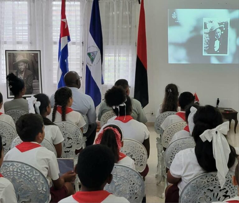 Niños protagonizan exposición sobre Sandino en Embajada de Nicaragua en Cuba
